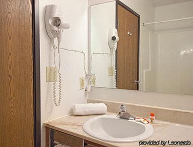 Super 8 By Wyndham Buffalo Room photo